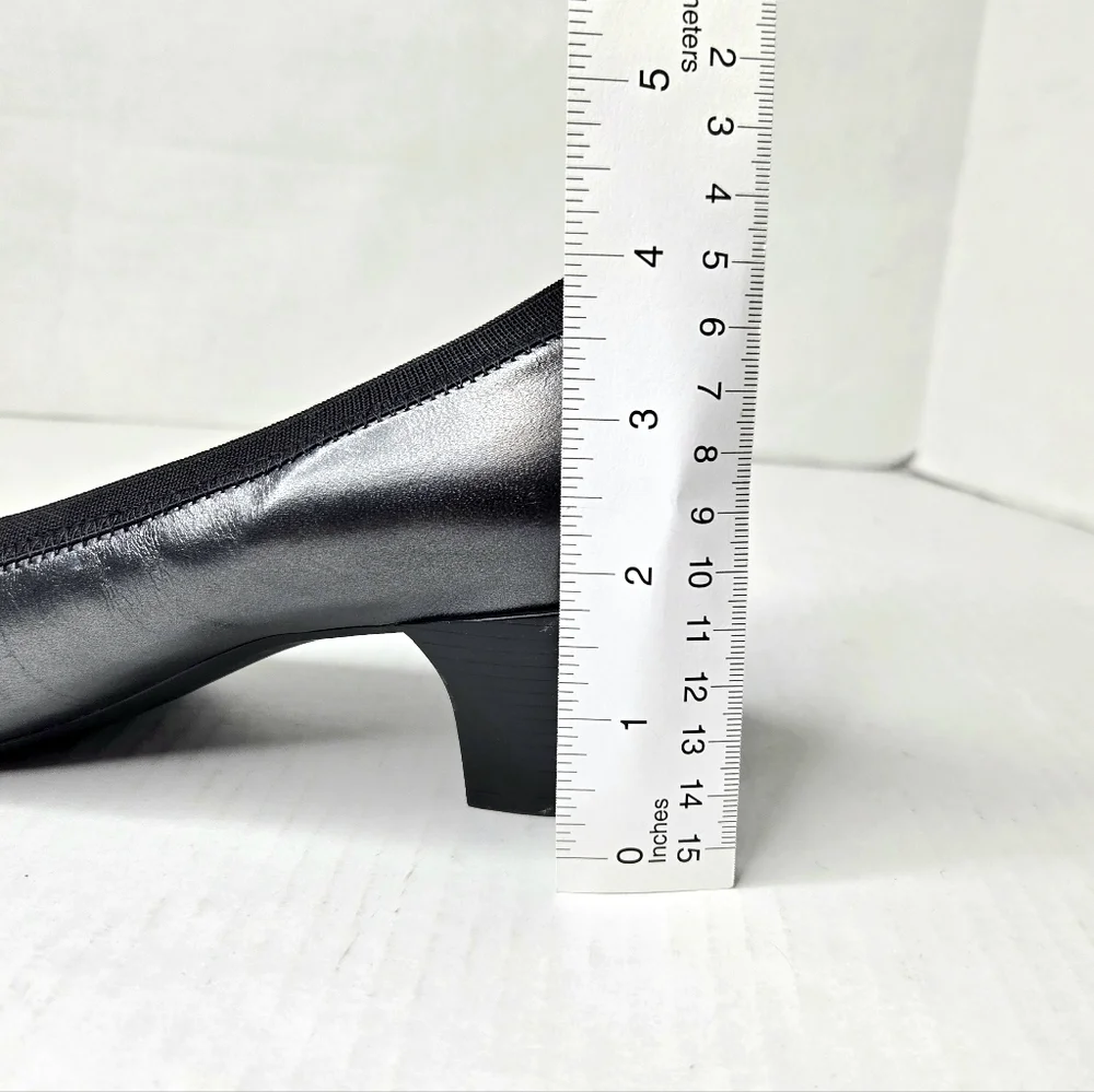Munro American Leather Pumps. Gray/black. 6.5 W